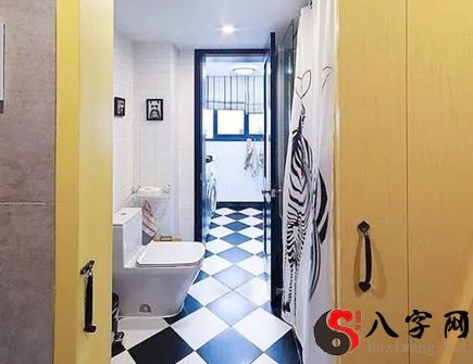 Open door to see the toilet feng shui solution