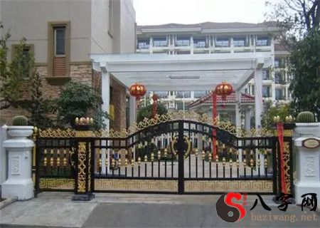 Residential enclosure gate feng shui taboos