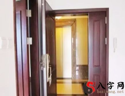 What does feng shui say about a broken door in your house?