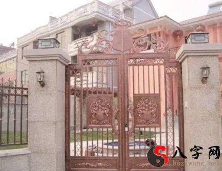 The best direction for villa gates