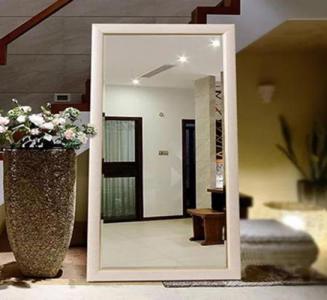 The feng shui of the mirror at home (home mirror placement 10 taboos your mirror shine on the location)