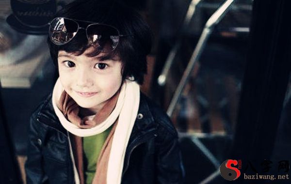 Bazi to see the child's face.jpg