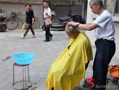 Dreaming of an old man shaving his head