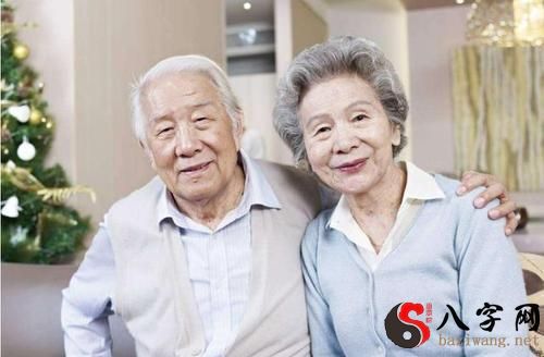 Dreaming of many old people