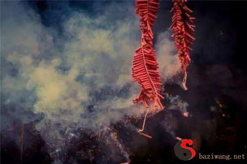 Dreaming of an old man setting off firecrackers