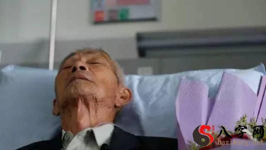 Dreaming of an old man dying