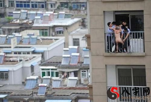 Dreaming of an old man jumping off a building