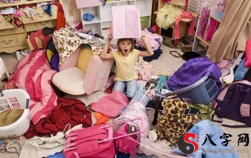 Dreaming of rummaging through things to find clothes