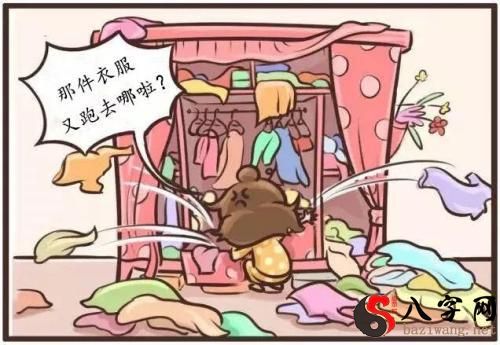 I dreamt that I couldn't find my clothes and was in a hurry