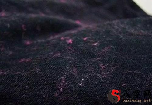 I dreamt that my clothes were stained.