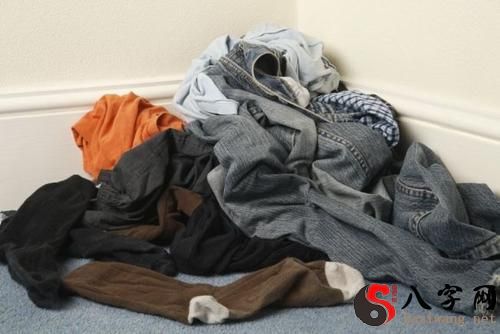 Dreaming of piles of clothes
