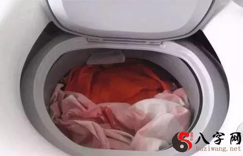 Dreaming about a lot of dirty clothes