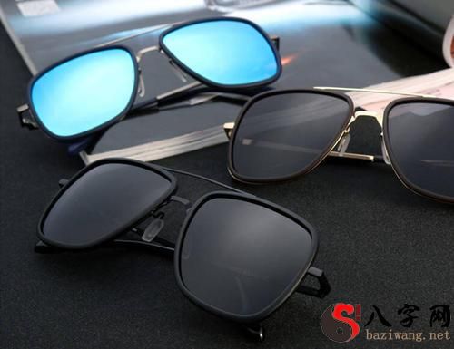 Dreaming of sunglasses losing color