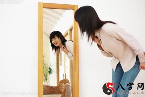 Dreaming of picking up a mirror