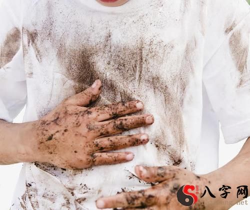 Dreaming of dirty white clothes