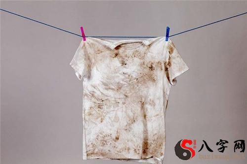 Dreaming of dirty clothes
