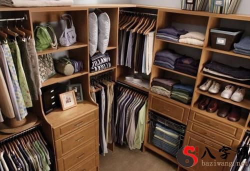 Dreaming of a closet being organized