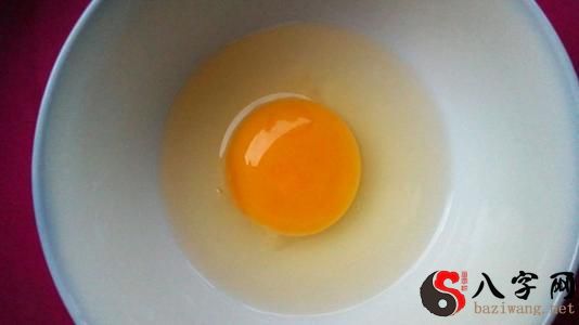 Dreaming of an egg that opens and breaks