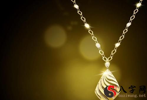 I dreamt that my necklace was robbed.