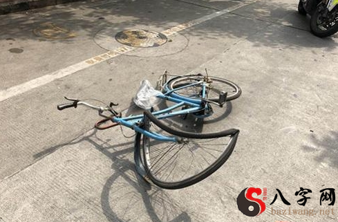 Dreaming of a crashed bicycle
