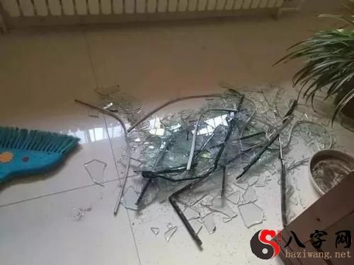 Dreaming of broken glass at home