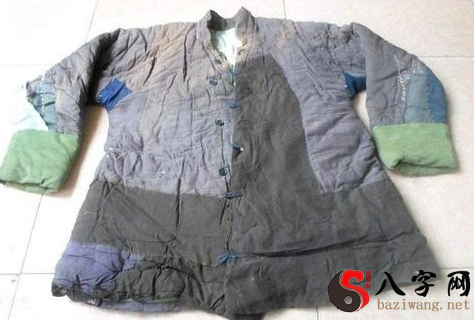 Dreaming of a torn cotton-padded jacket