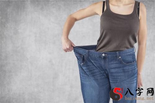 dream of wearing torn pants