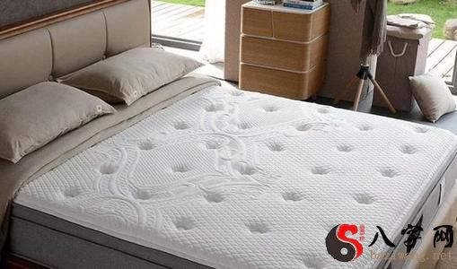 Dreaming of a mattress with a hole in it