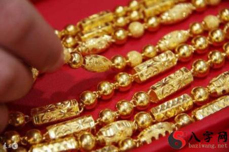 Dreaming of gold necklaces
