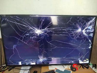 Dreaming of a cracked computer screen