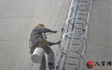 Dreaming of climbing a very tall ladder