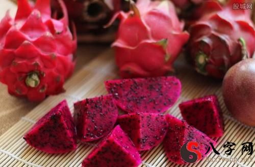 I dreamt that someone bought dragon fruit for me.