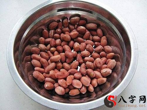 Dreaming of eating cooked peanuts