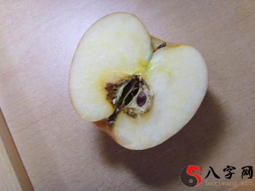 Dreaming of eating a bad apple