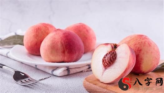 Dreaming of red peaches