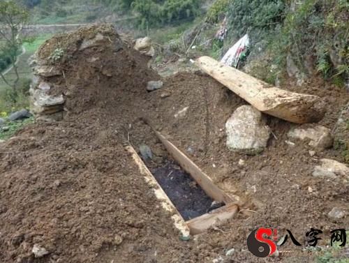 Dreaming of opening a grave