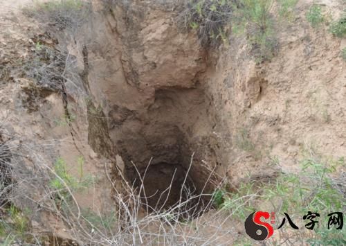 Dreaming of a hole in a grave