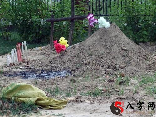Dreaming of many graves