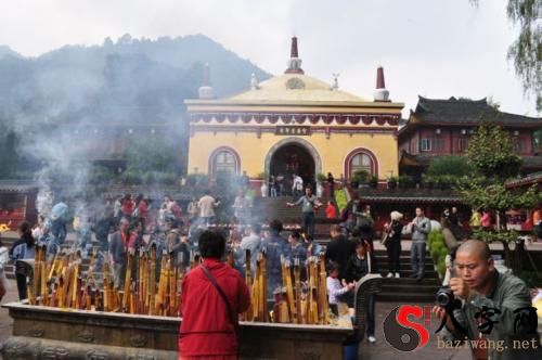 Dreaming of going to a temple to worship a Bodhisattva
