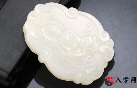 Dreaming of a broken Guanyin pendant