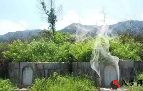 Dreaming of white smoke coming from ancestral graves