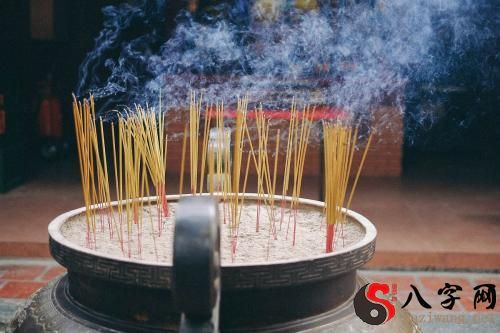 Dreaming of burning incense