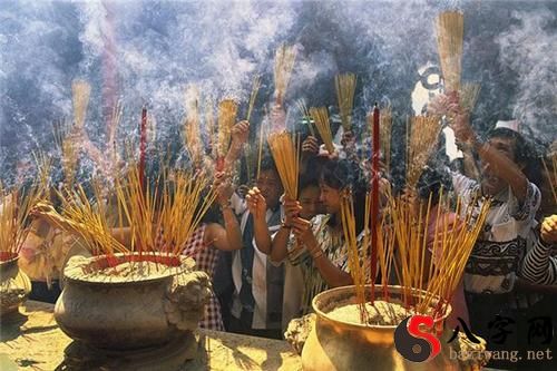 Dreaming of burning incense and setting off firecrackers