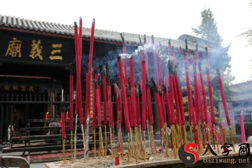 Dreaming of burning incense and worshipping the God of Guan