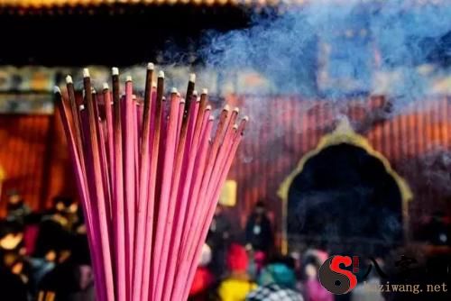 Dreaming of Burning Incense and Worshipping Bodhisattva