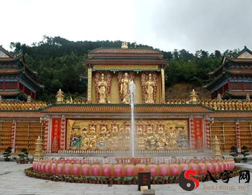 Dreaming of worshipping Buddha in a temple