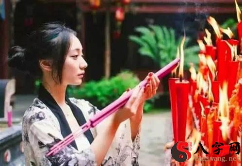 Dreaming of burning incense and worshipping Buddha