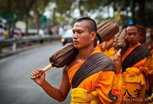 Dreaming of going to a temple to worship Buddha