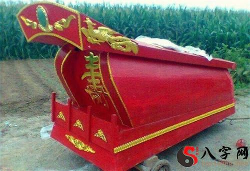 Dreaming of a dead man coming out of a coffin