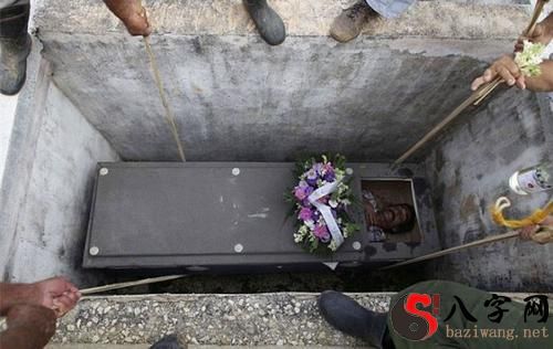 Dreaming of graves and coffins